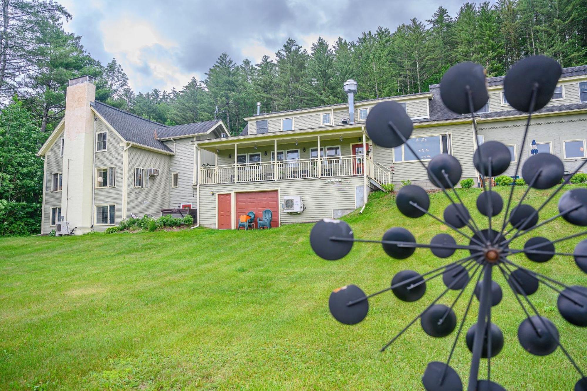 Brass Lantern Inn Стоу Экстерьер фото