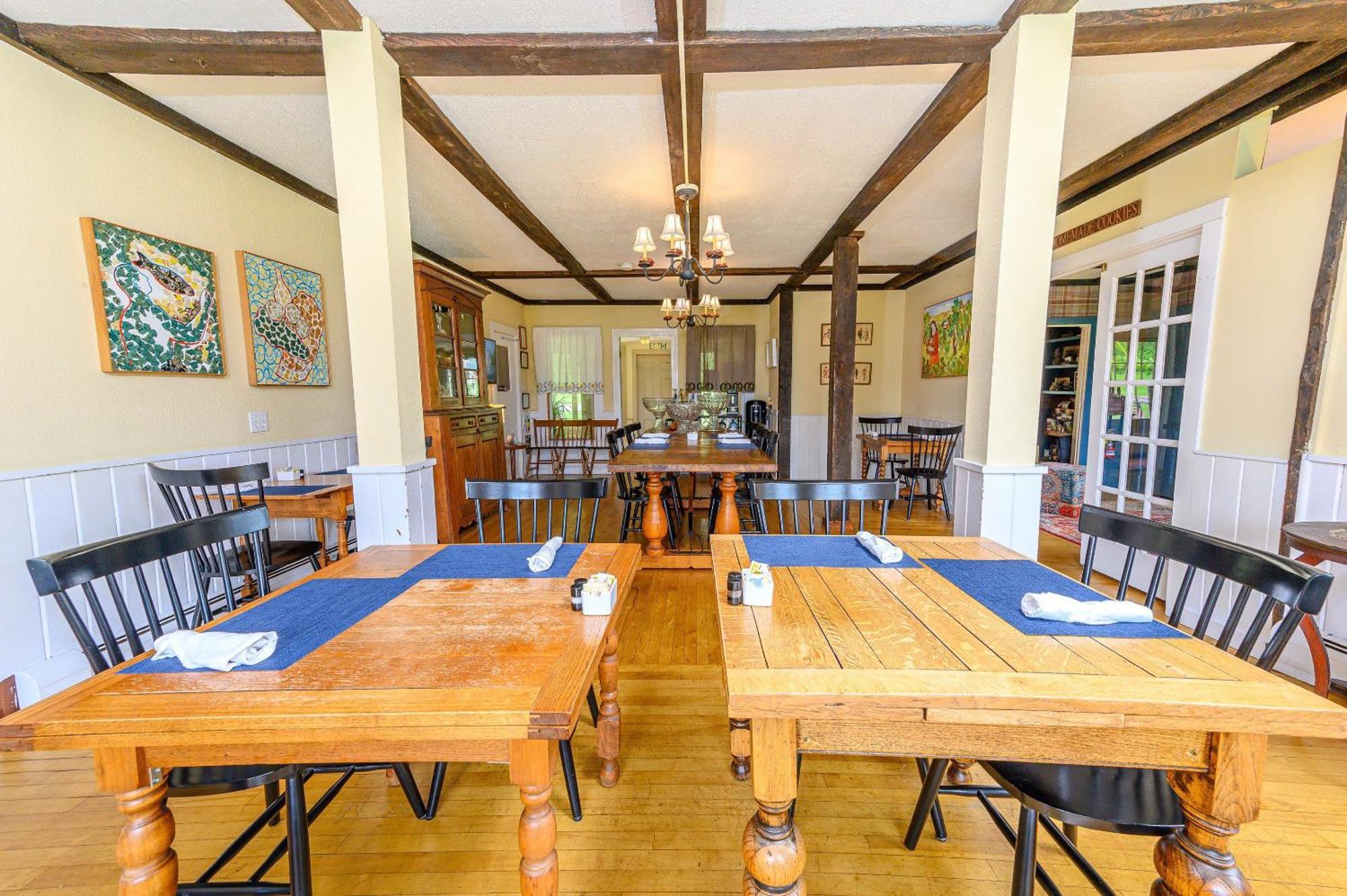 Brass Lantern Inn Стоу Экстерьер фото