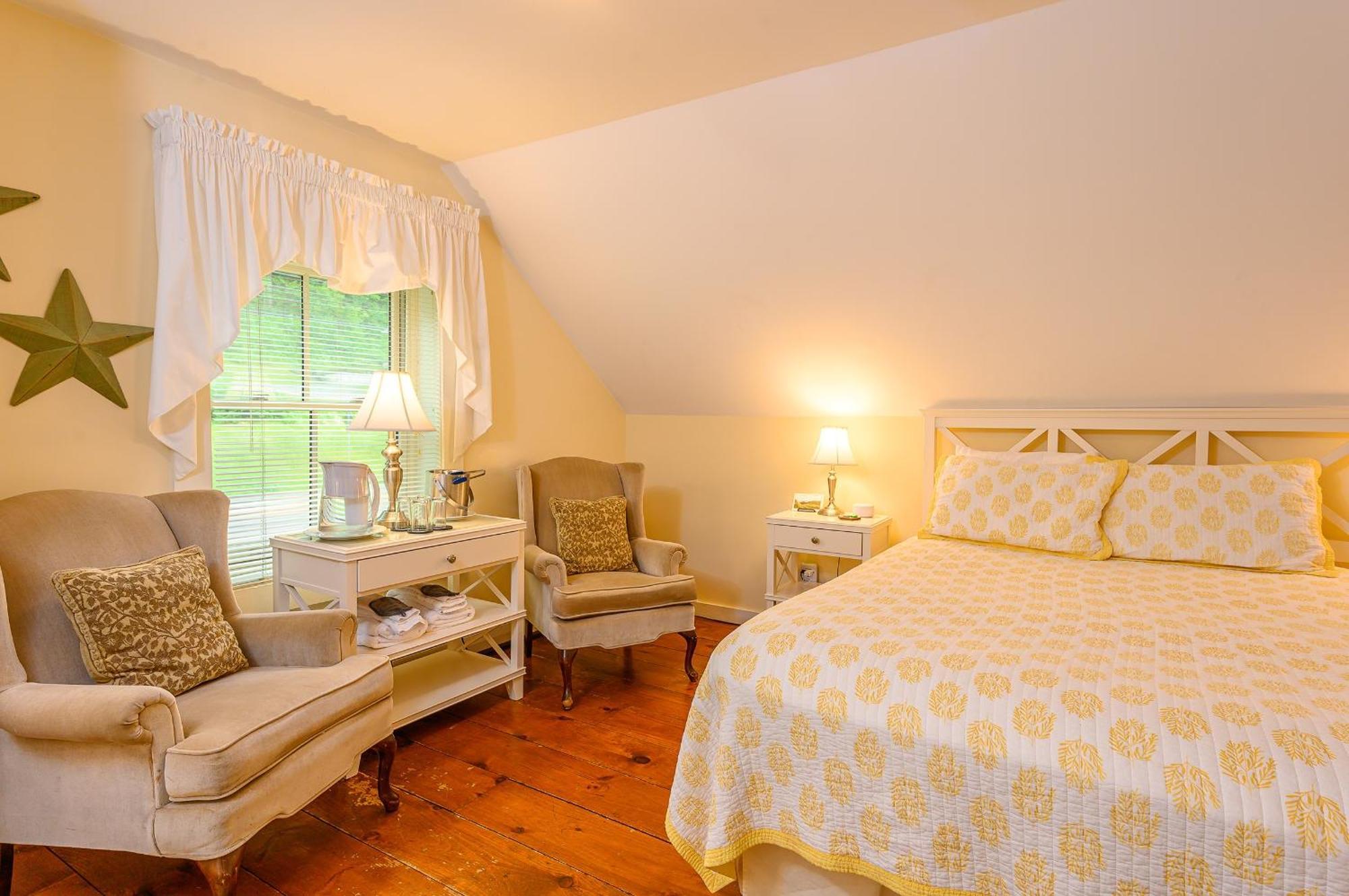 Brass Lantern Inn Стоу Экстерьер фото