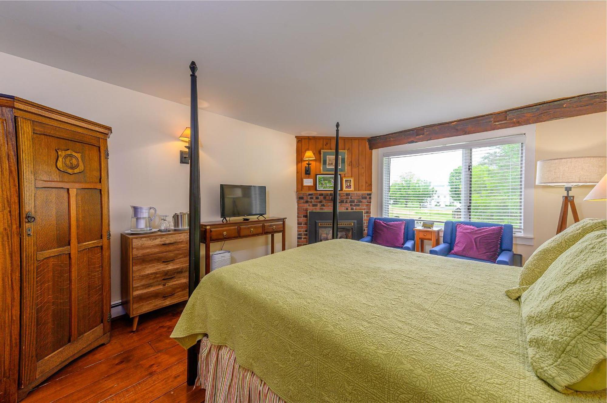Brass Lantern Inn Стоу Экстерьер фото